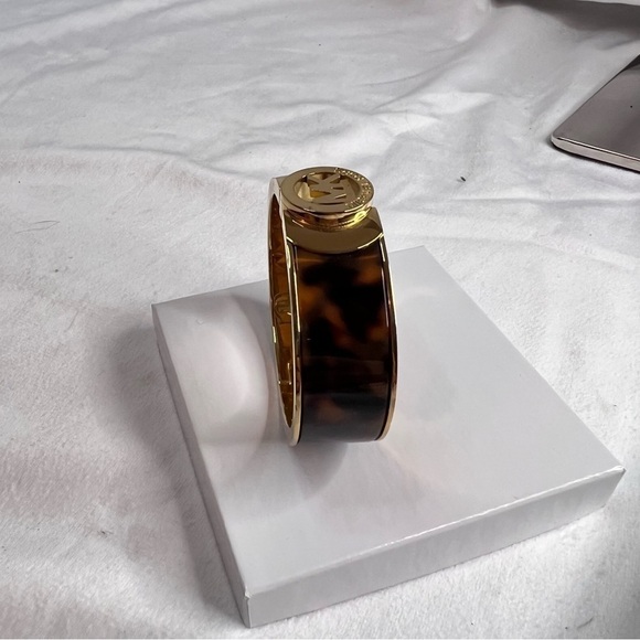 MICHAEL KORS Gold Tortoiseshell MK Cuff Bracelet - Picture 9 of 9